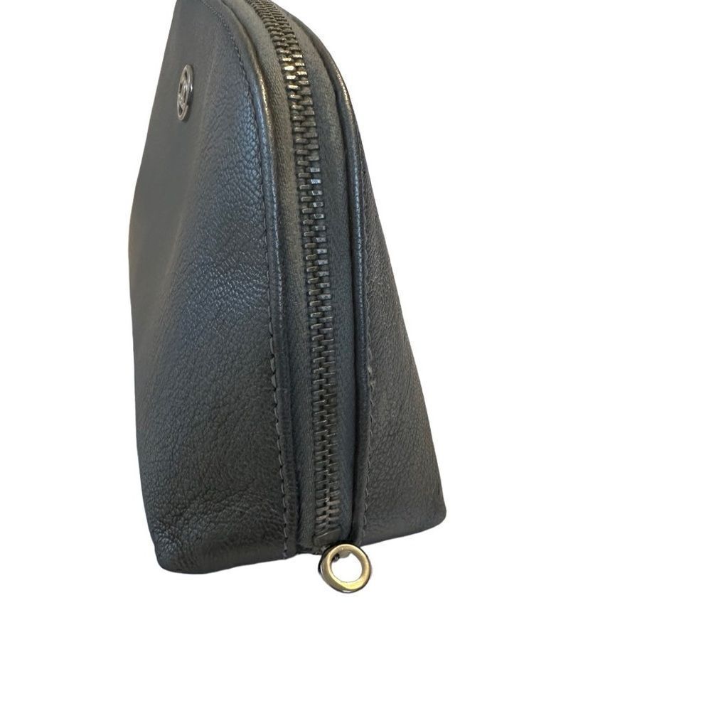 Gucci leather silver pouch - Picture 10 of 16